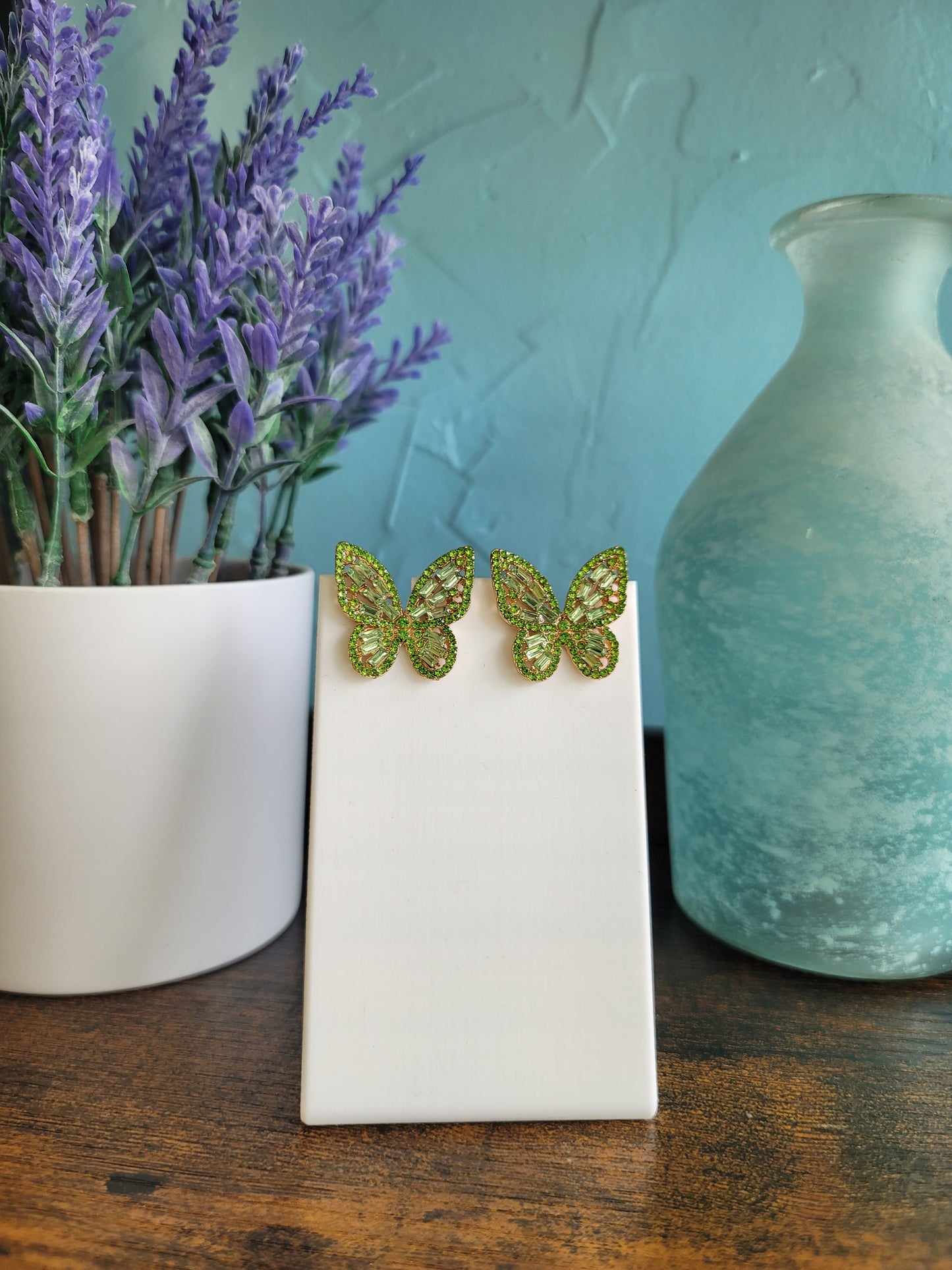 Green rinestone stud earrings