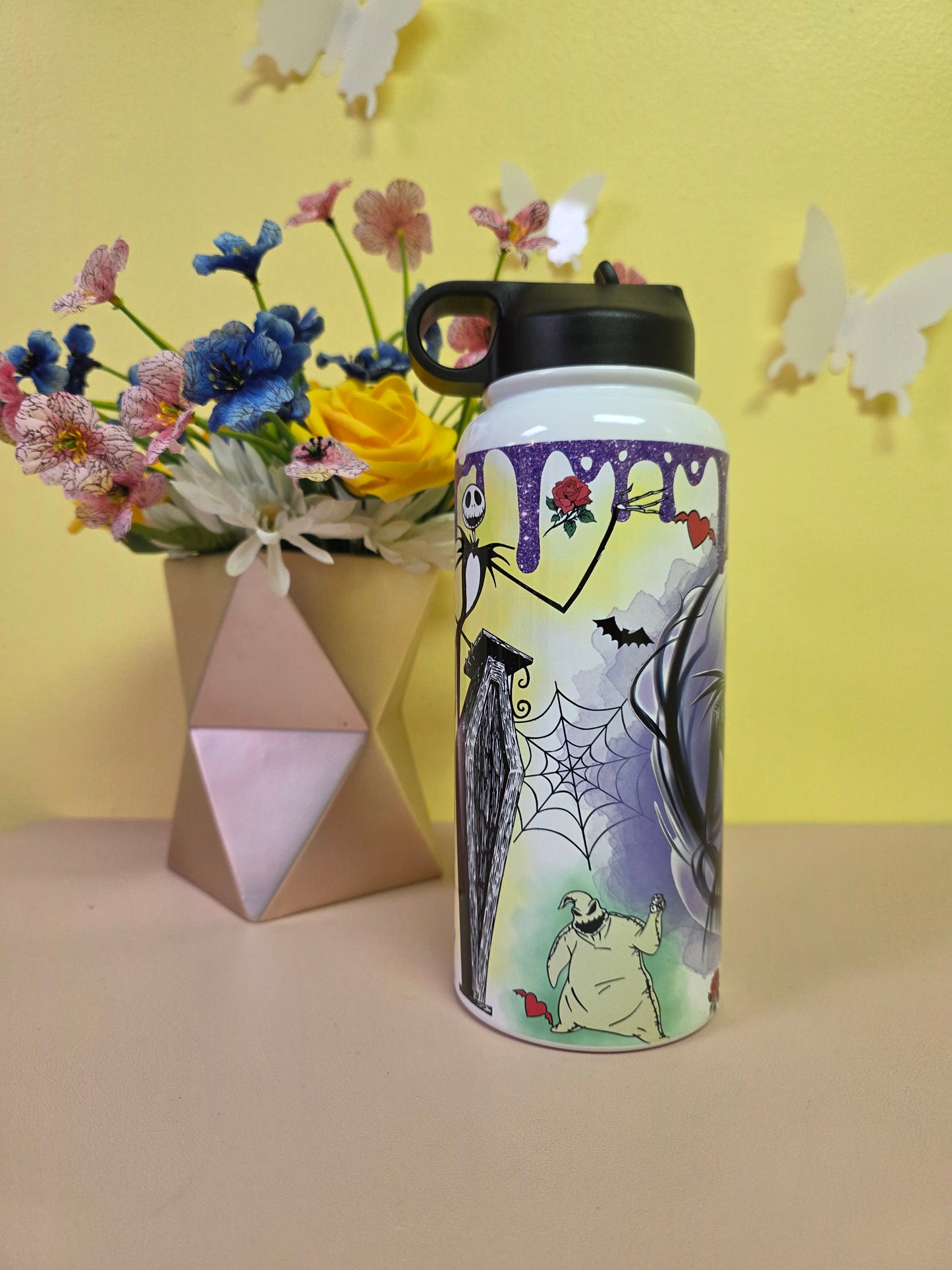 Colorful tumbler with a design on a yellow and beige background